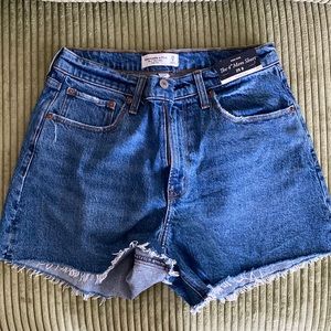 Abercrombie 4” Mom Short